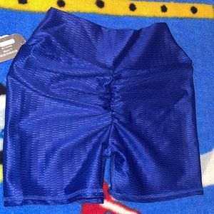 Colombian short leggings highlight your buttocks